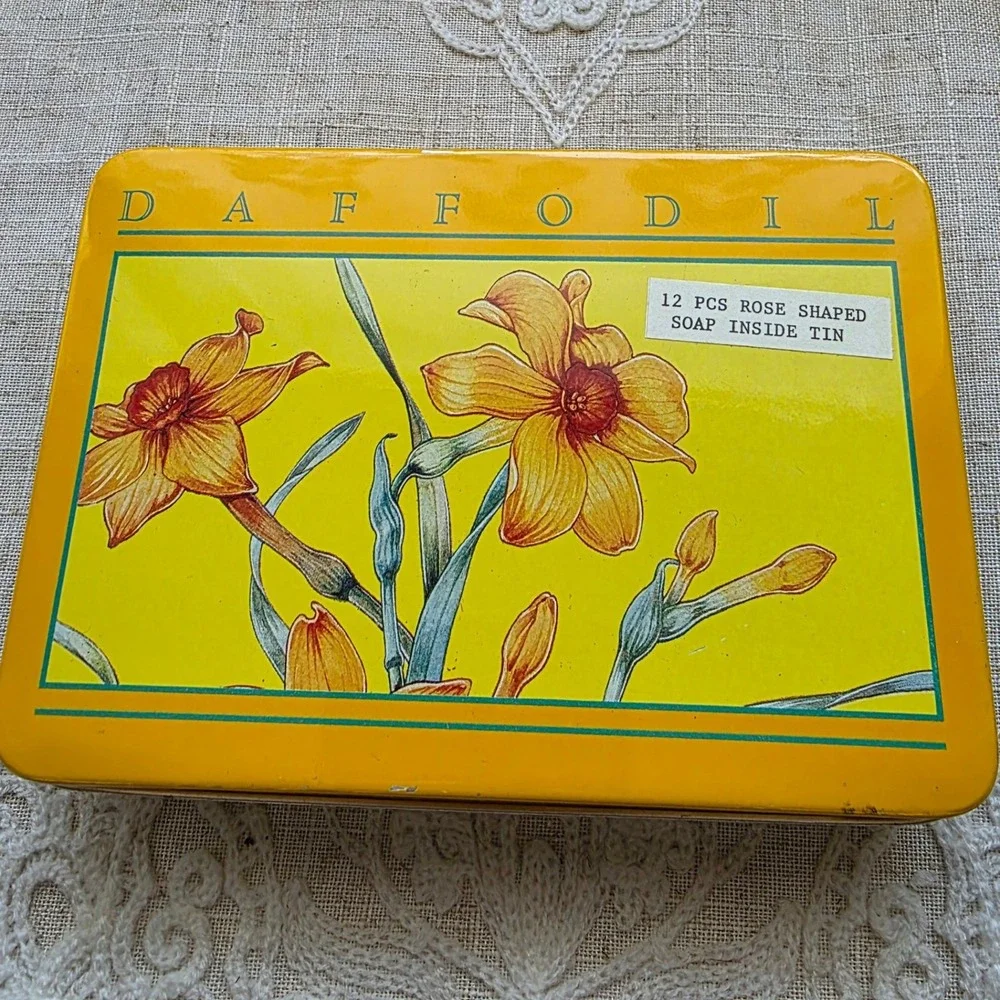 NEW Yellow Rose Shaped Scented Guest Soaps Daffodil Floral Decorative Tin Vtg